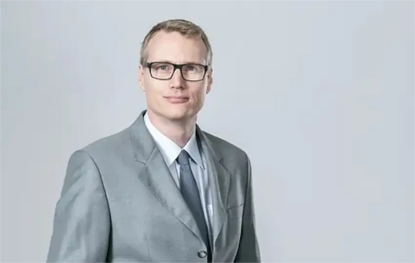 Spezialisierte Anwälte bearbeiten Ihre rechtliche Angelegenheit sofort online, so wie zum Beispiel lic. iur. Rechtsanwalt Andri Ganzoni von der Kanzlei Advokatur GTK GmbH.